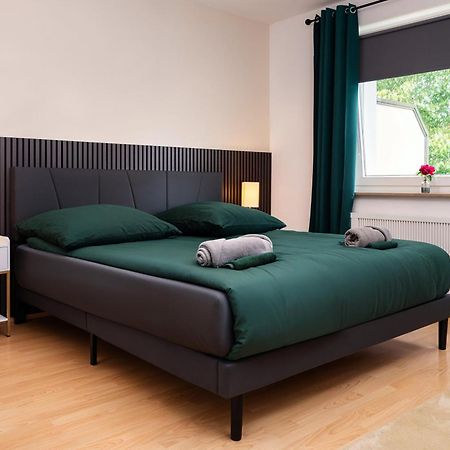 Smart Home - Essen - Perfect For 5 Guests! Central - Balcony - Netflix - Free Parking Zone 외부 사진