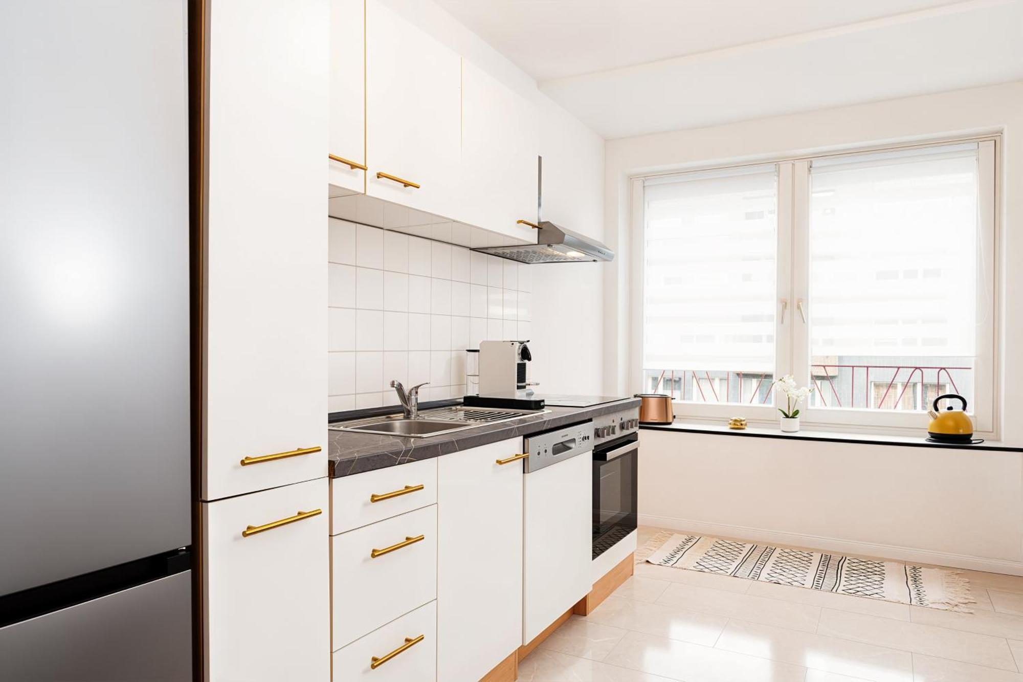 Smart Home - Essen - Perfect For 5 Guests! Central - Balcony - Netflix - Free Parking Zone 외부 사진