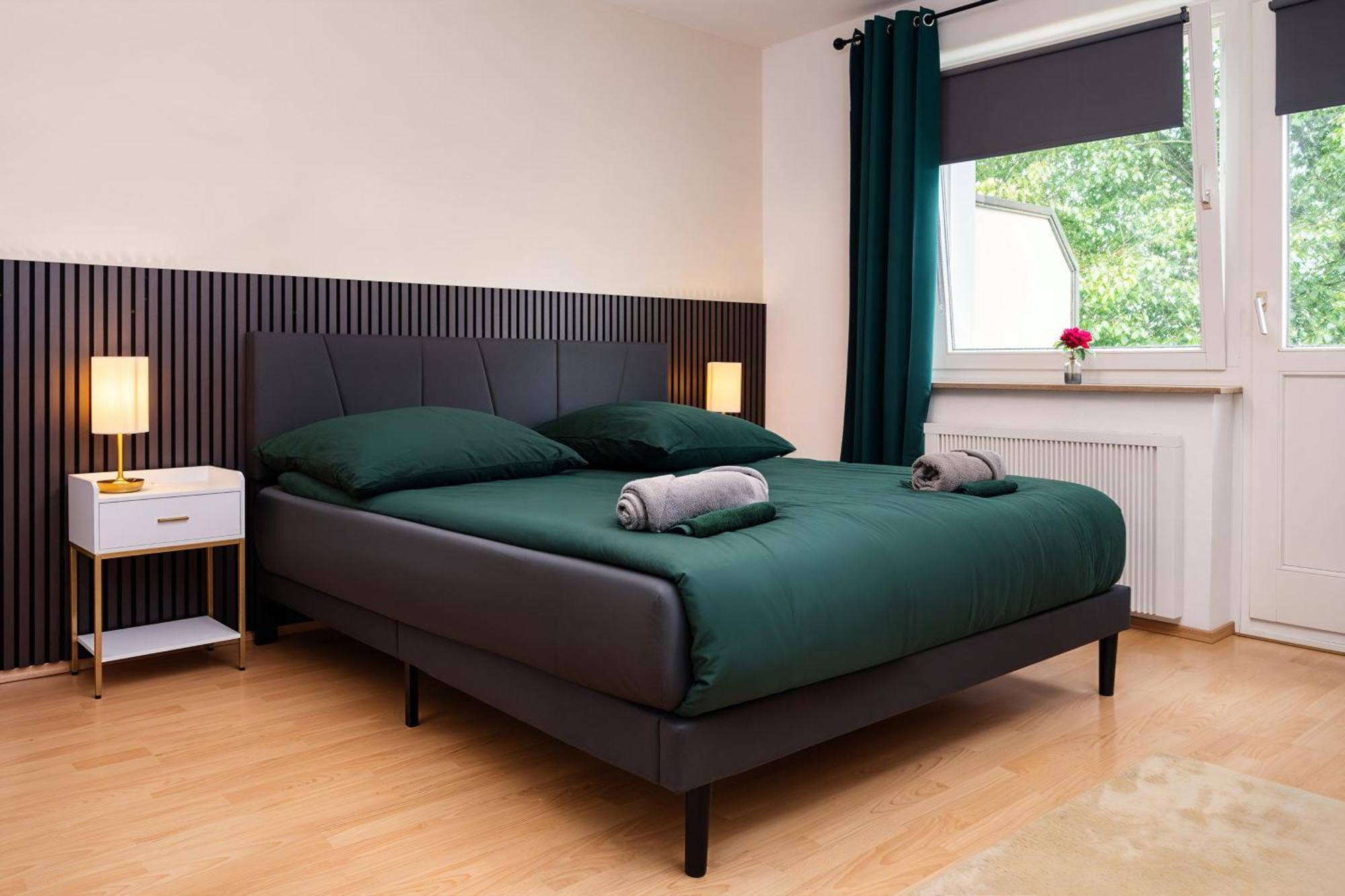 Smart Home - Essen - Perfect For 5 Guests! Central - Balcony - Netflix - Free Parking Zone 외부 사진