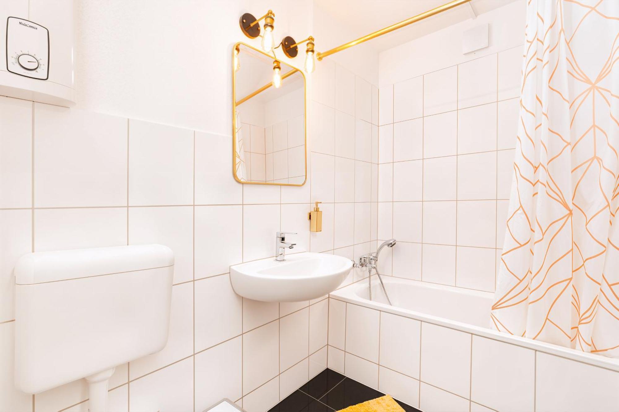 Smart Home - Essen - Perfect For 5 Guests! Central - Balcony - Netflix - Free Parking Zone 외부 사진